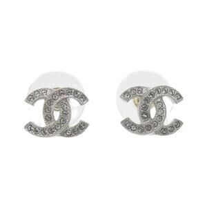 CHANEL White Earrings